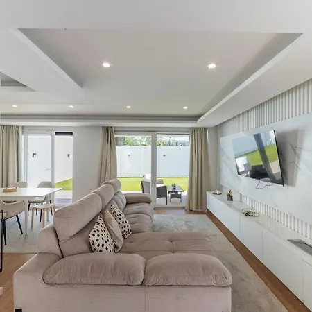 Campolide - Stylish 4br With Jacuzzi Вилла Лиссабон