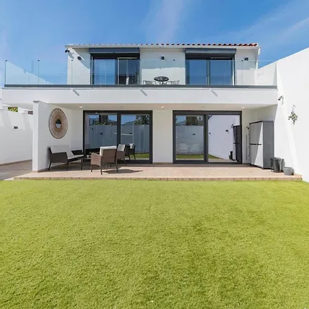 Campolide - Stylish 4br With Jacuzzi *