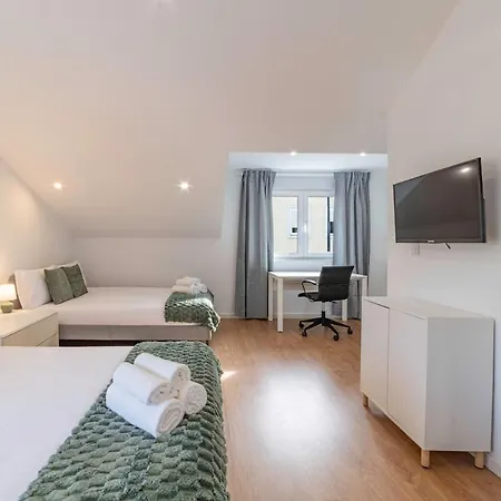 Вилла Campolide - Stylish 4br With Jacuzzi Лиссабон