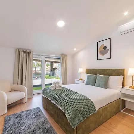 Campolide - Stylish 4br With Jacuzzi