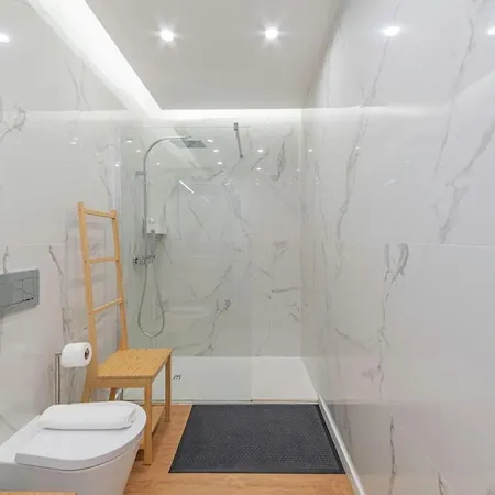 Campolide - Stylish 4br With Jacuzzi *