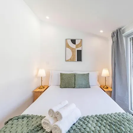 Campolide - Stylish 4br With Jacuzzi * Лиссабон