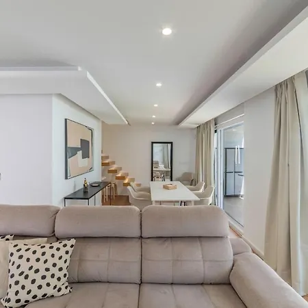 Campolide - Stylish 4br With Jacuzzi * Лиссабон