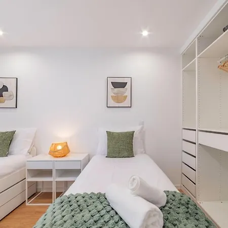 Вилла Campolide - Stylish 4br With Jacuzzi *