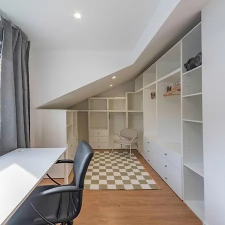 Campolide - Stylish 4br With Jacuzzi * Лиссабон