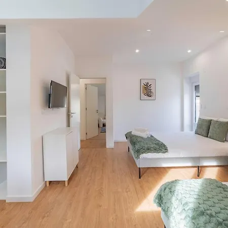 Campolide - Stylish 4br With Jacuzzi Вилла *