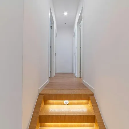Campolide - Stylish 4br With Jacuzzi Лиссабон