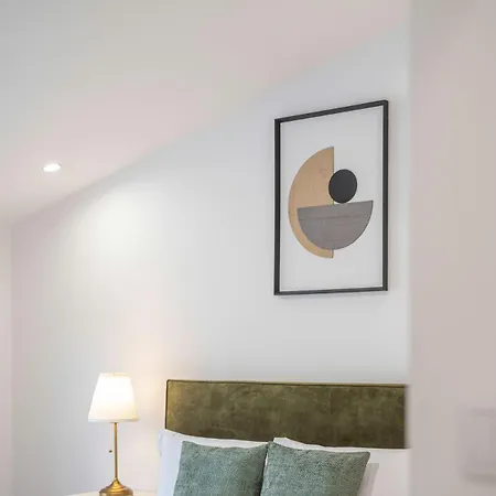 Вилла Campolide - Stylish 4br With Jacuzzi *