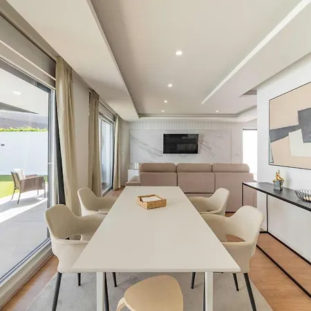Вилла Campolide - Stylish 4br With Jacuzzi
