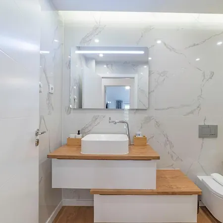 Вилла Campolide - Stylish 4br With Jacuzzi *