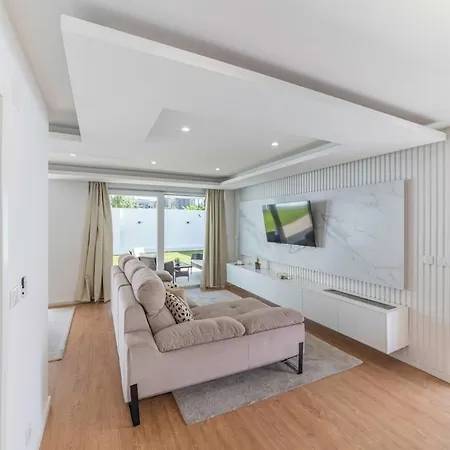 Campolide - Stylish 4br With Jacuzzi ヴィラ リスボン