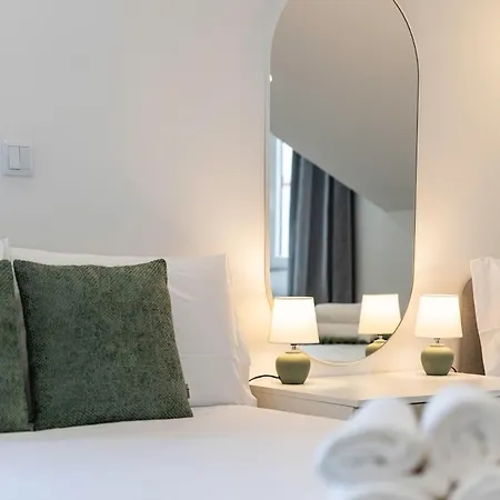 Campolide - Stylish 4br With Jacuzzi * リスボン